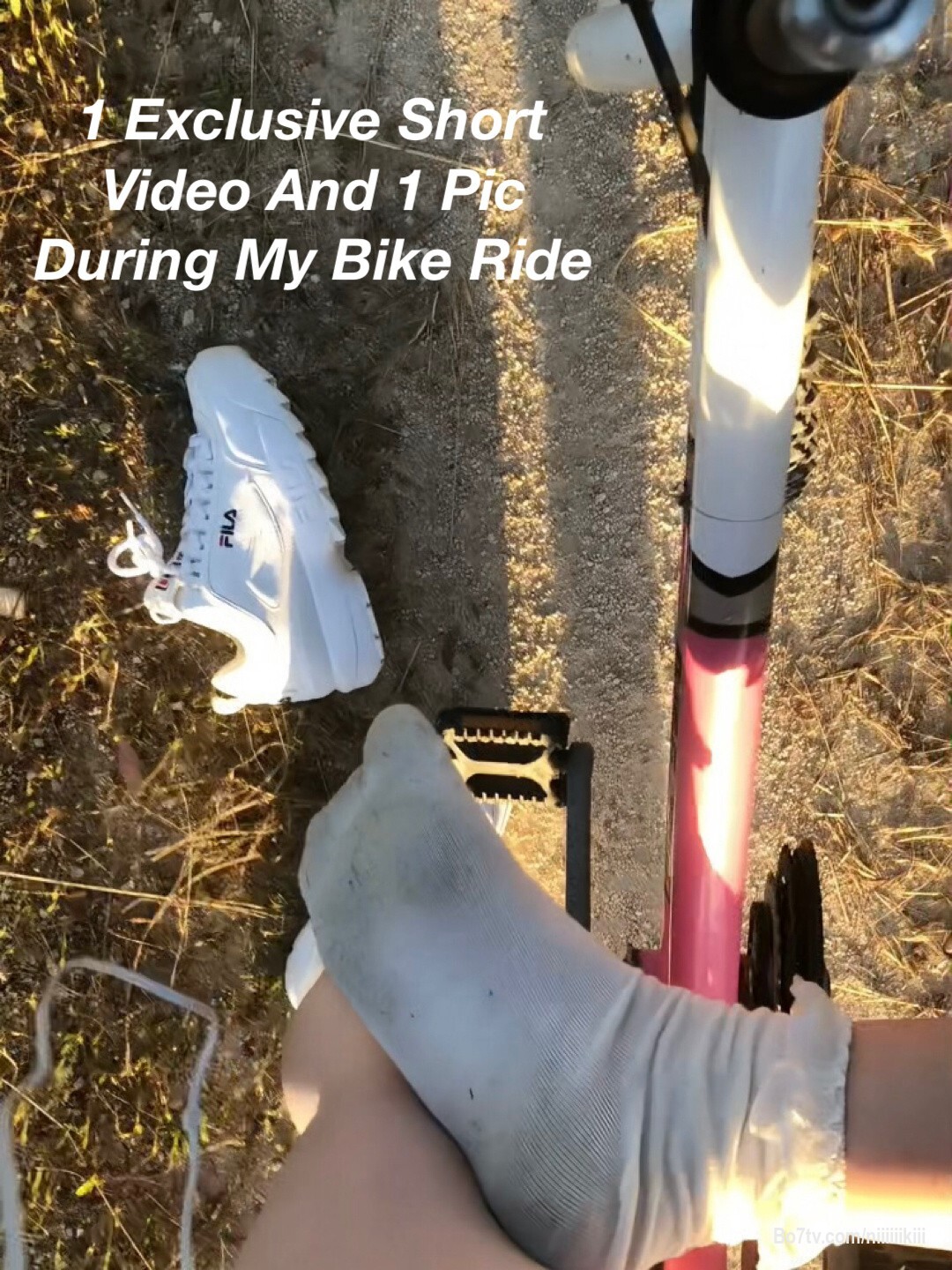 (预览）1 个独家短片和 1 张我骑车时的照片 #脚
(Preview) 1 Exclusive Short Video And 1 Pic During My Bike Ride #feet